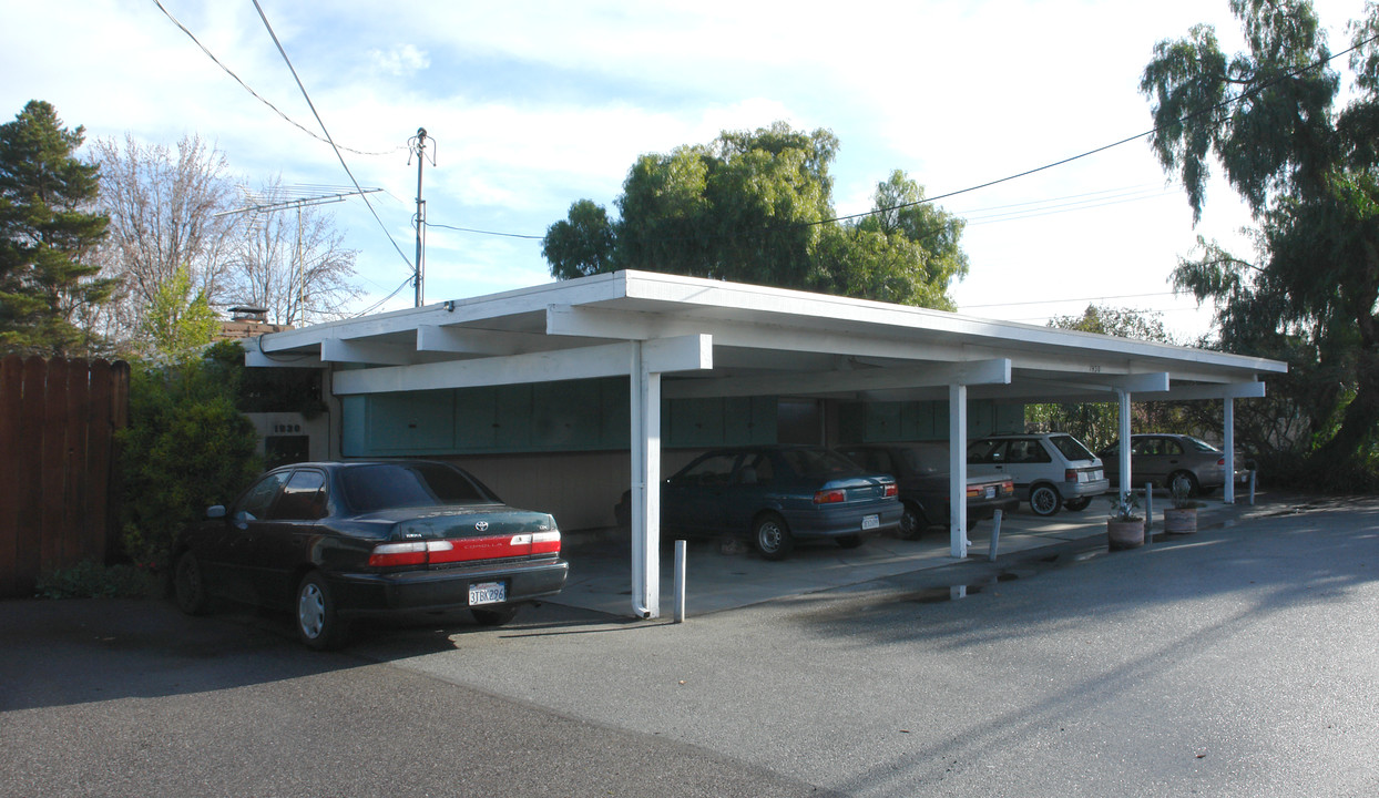 1930 Montecito Ave in Mountain View, CA - Foto de edificio