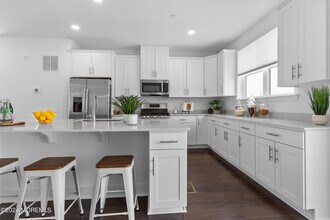 15 Kelly Wy in Tinton Falls, NJ - Building Photo - Building Photo