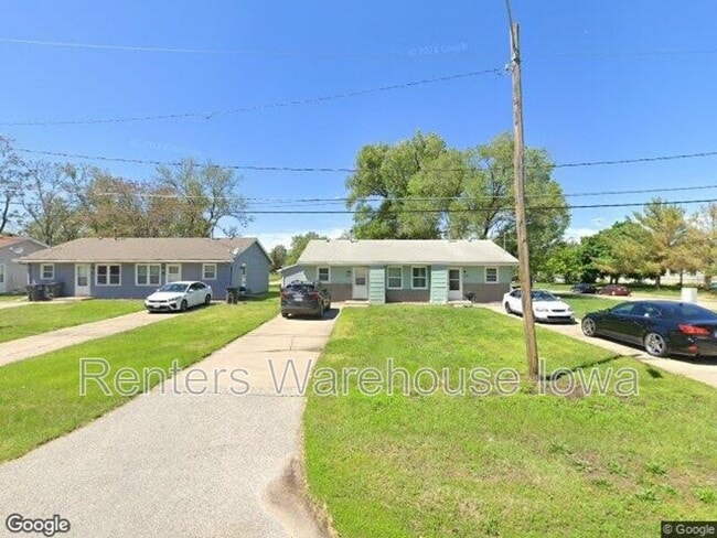 property at 922 E Railroad Ave