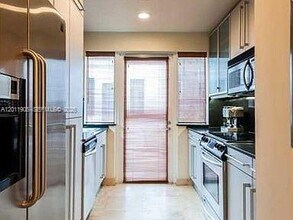 208 Washington Ave in Miami Beach, FL - Building Photo - Building Photo