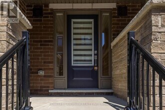 70 Riley Reed Ln in Richmond Hill, ON - Building Photo - Building Photo
