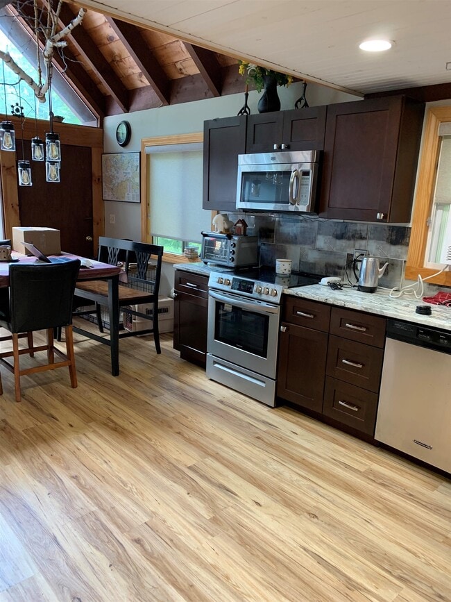 44 Mountain Dr in New Durham, NH - Building Photo - Building Photo