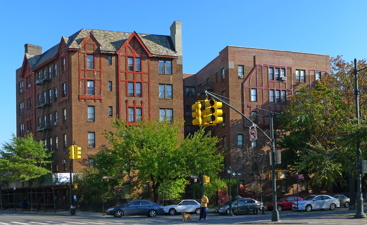 187-211 Eastern Pky in Brooklyn, NY - Building Photo