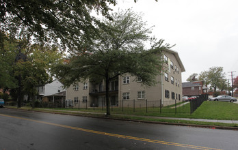 The Baker at Deanwood in Washington, DC - Foto de edificio - Building Photo