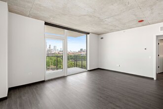 140 N Ashland Ave in Chicago, IL - Building Photo - Building Photo