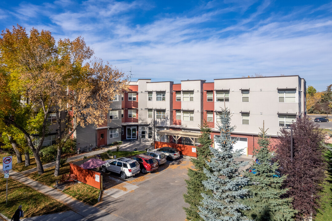 Inglewood House in Calgary, AB - Building Photo