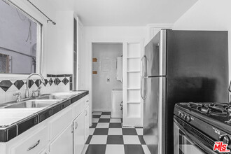 5918 1/2 Willoughby Ave in Los Angeles, CA - Building Photo - Building Photo