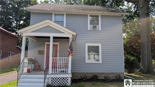 property at 28 E 2nd St