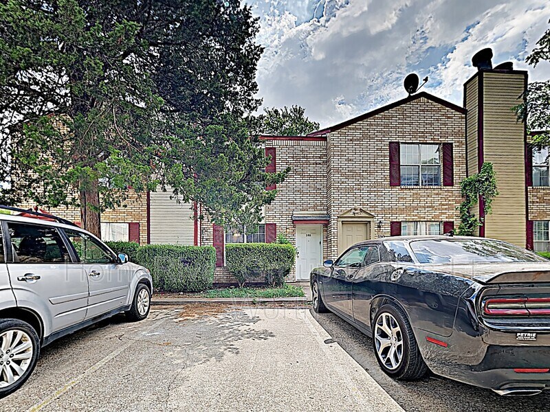 146 Austin Stone Dr in Duncanville, TX - Foto de edificio