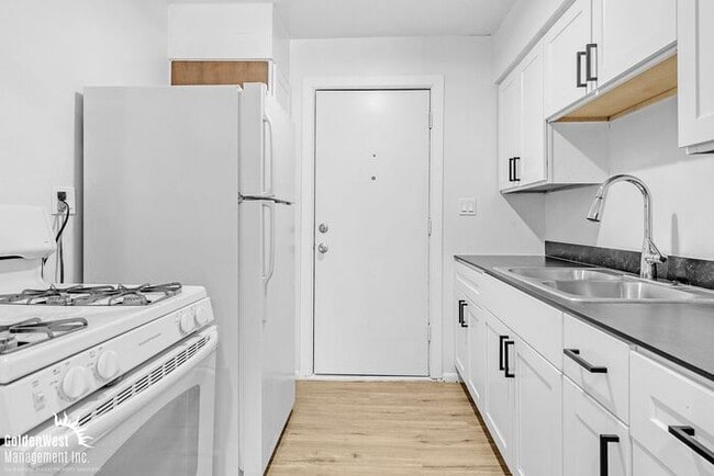 property at 1919 W Berridge Ln