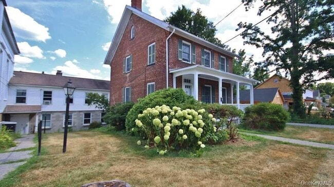 40 Broad St in Fishkill, NY - Building Photo - Building Photo