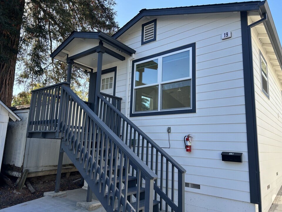 19 7th St in Petaluma, CA - Building Photo