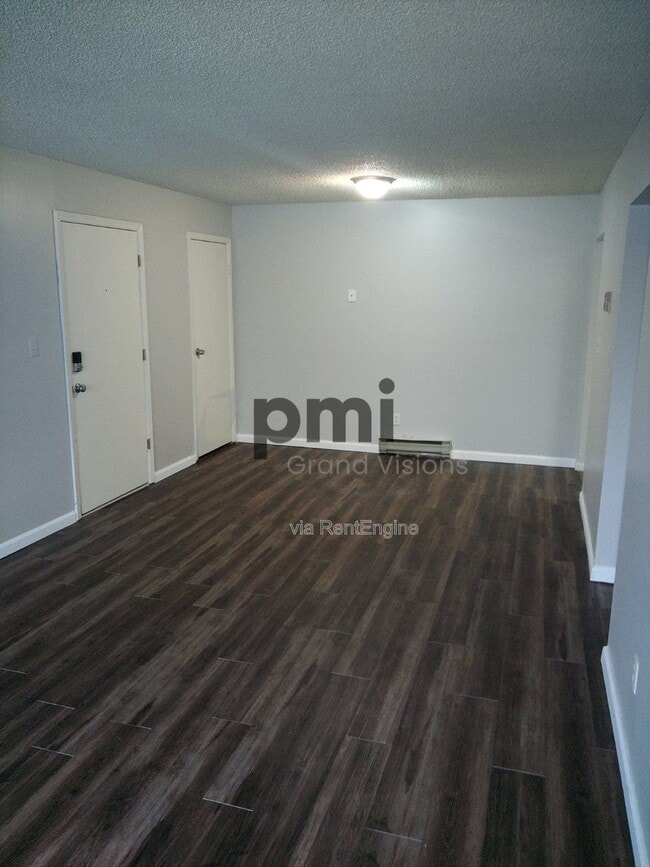 24 W Buchanan Ave in Charleston, IL - Building Photo - Building Photo