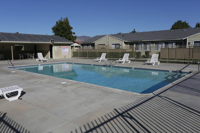 Kirby Gardens Apartments in Hemet, CA - Building Photo - Building Photo