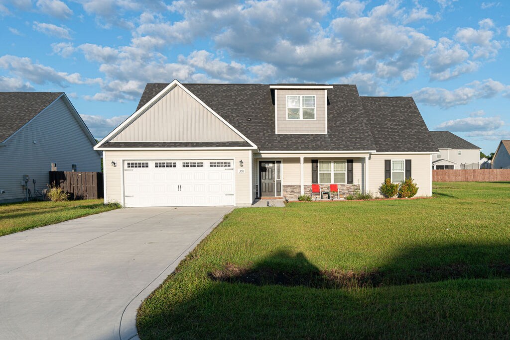 308 Channel Run Ln in Sneads Ferry, NC - Building Photo