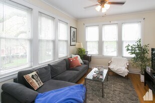 3538 W Grace St, Unit 2E in Chicago, IL - Building Photo