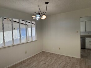 205 Town North Dr in Terrell, TX - Foto de edificio - Building Photo