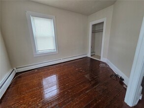 292 Pleasant St in East Providence, RI - Foto de edificio - Building Photo