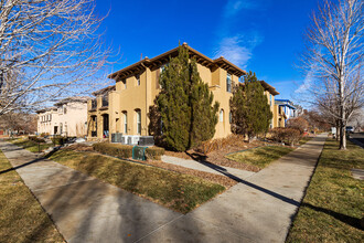 8109 E 28th Pl in Denver, CO - Foto de edificio - Building Photo