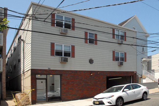 73-75 69th St in Guttenberg, NJ - Building Photo - Building Photo