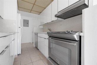 9390 W Flagler St, Unit 210A in Miami, FL - Building Photo - Building Photo
