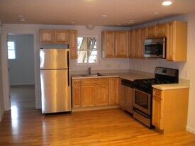 645 Saratoga St in Boston, MA - Building Photo