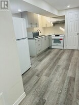 42 Williamson Dr in Brampton, ON - Building Photo