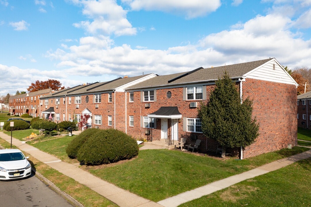 Morrisville Meadows in Morrisville, PA - Building Photo