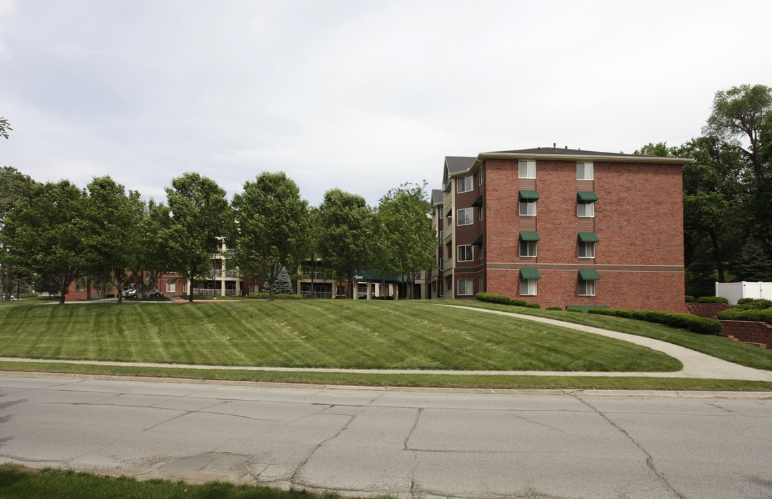 The Arboretum in Omaha, NE - Building Photo