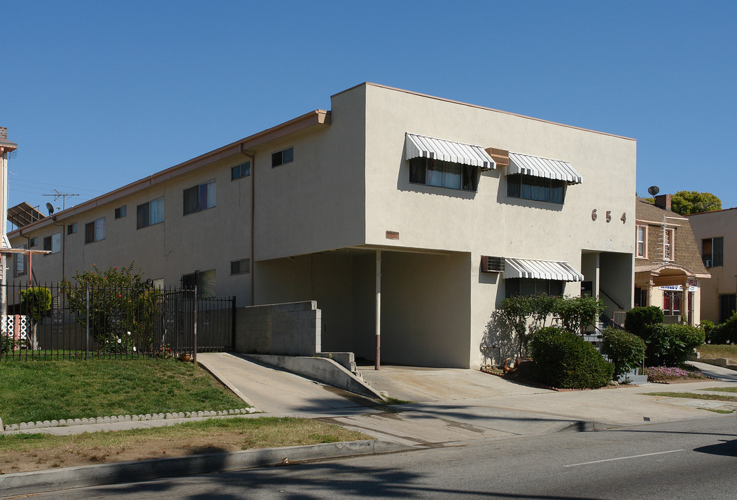 654 N Normandie in Los Angeles, CA - Building Photo