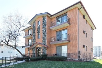 9701 S Karlov Ave in Oak Lawn, IL - Building Photo - Building Photo