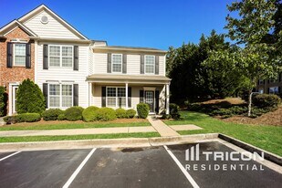 3038 Deerborne Ct in Atlanta, GA - Building Photo