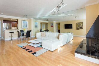 1777 Larimer St, Unit 2011 in Denver, CO - Foto de edificio - Building Photo