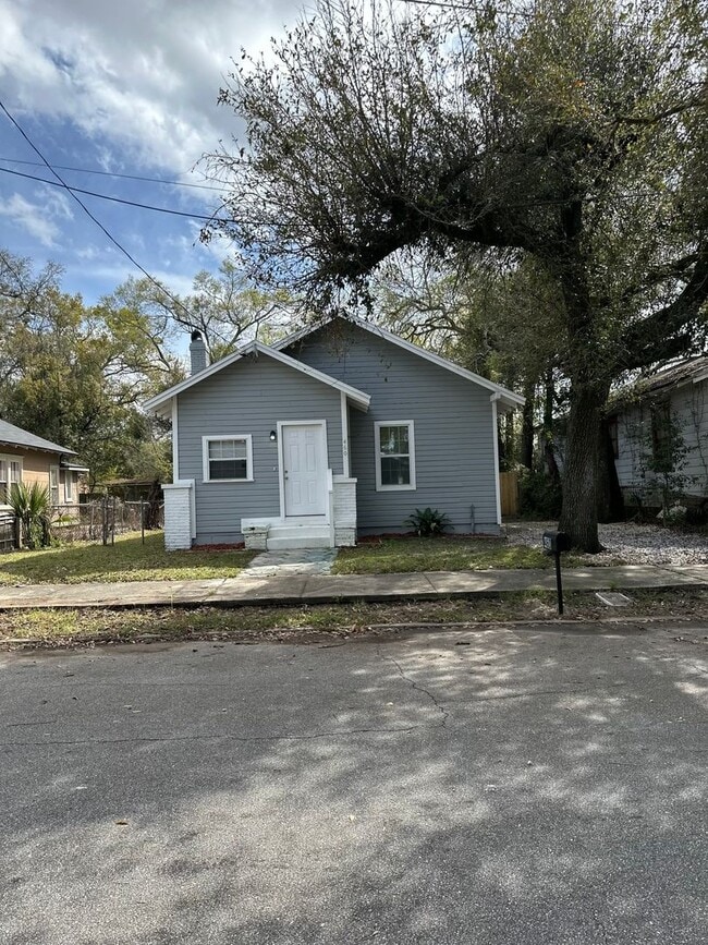 property at 460 W 19th St