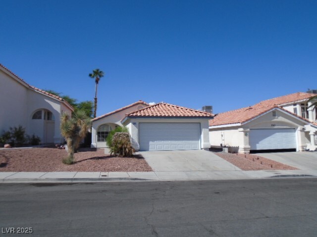 8344 Pendragon Cir in Las Vegas, NV - Building Photo