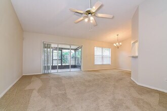 10148 Cedar Dune Dr in Tampa, FL - Building Photo - Building Photo