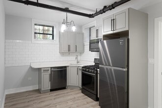 1062 W Glenlake Ave in Chicago, IL - Building Photo - Building Photo