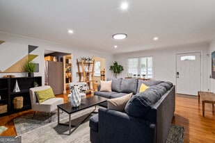 306 Jason Ct in Woodstock, GA - Building Photo