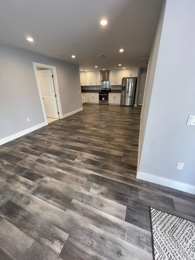 13872 Weidner St in Pacoima, CA - Foto de edificio - Building Photo