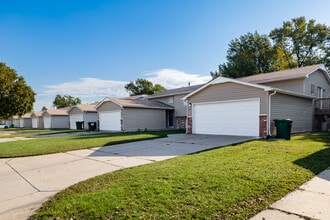 Parkview Townhomes in Wichita, KS - Building Photo - Building Photo