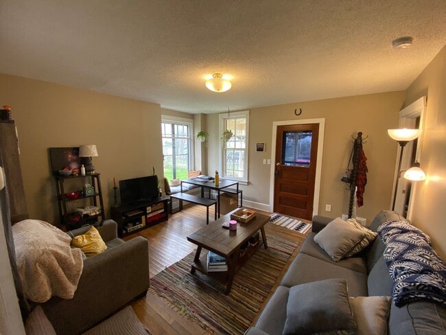 724 E Bloomington St in Iowa City, IA - Building Photo - Building Photo