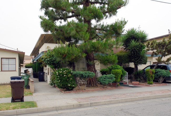 12543 Oxford Ave in Hawthorne, CA - Foto de edificio - Building Photo