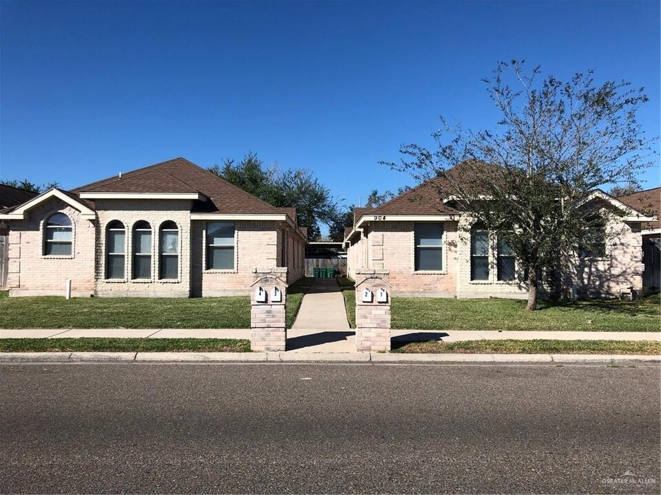 904 S Palm Dr in Pharr, TX - Building Photo