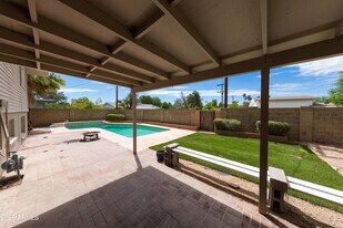 611 E Alameda Dr, Unit Apt 108 in Tempe, AZ - Building Photo