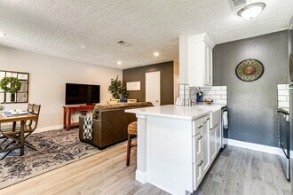 810 Concho Pl in College Station, TX - Building Photo - Building Photo