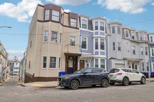 487 E 7th St, Unit 2 in Boston, MA - Building Photo - Building Photo