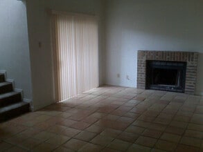 2227 Madison Dr, Unit 101 in Arlington, TX - Building Photo - Building Photo