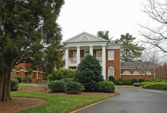 2795 Old Town Club Rd in Winston-Salem, NC - Building Photo - Building Photo