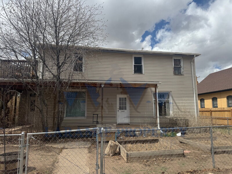 614 S 5th St in Laramie, WY - Building Photo