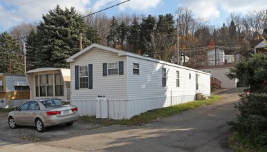 2400 Clairton Rd in West Mifflin, PA - Building Photo - Building Photo